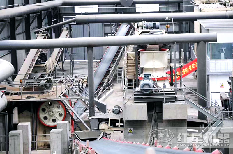 圓錐破碎機(jī)生產(chǎn)現(xiàn)場(chǎng)實(shí)拍圖