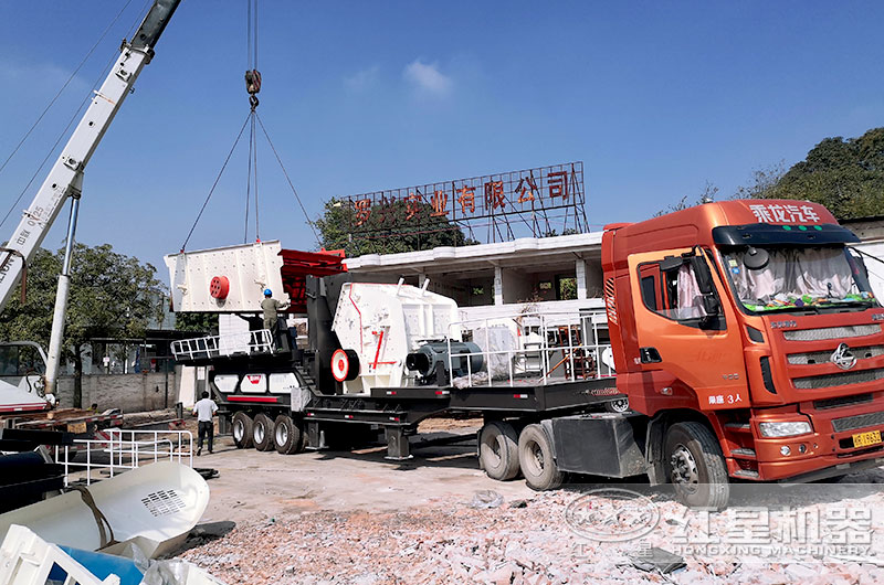 紅星移動破碎混凝土設備發(fā)貨抵達客戶現(xiàn)場