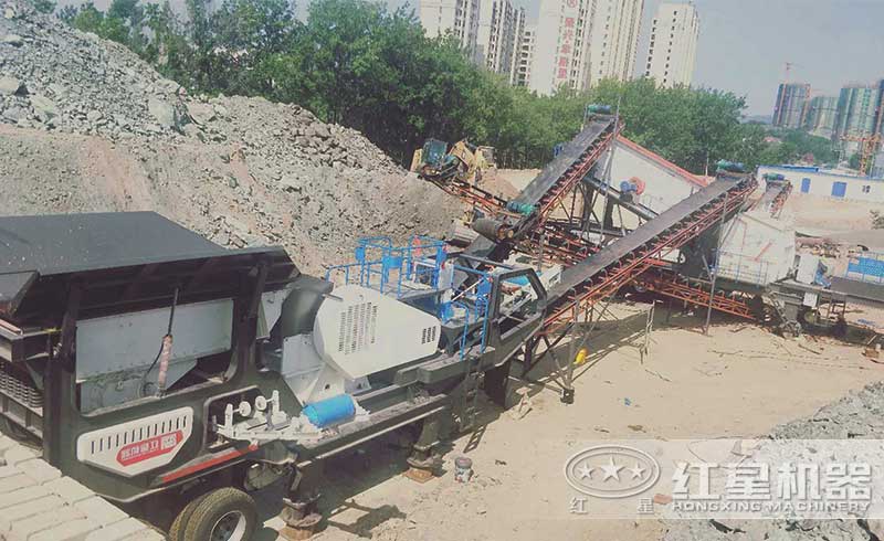 移動破碎機(jī)現(xiàn)場