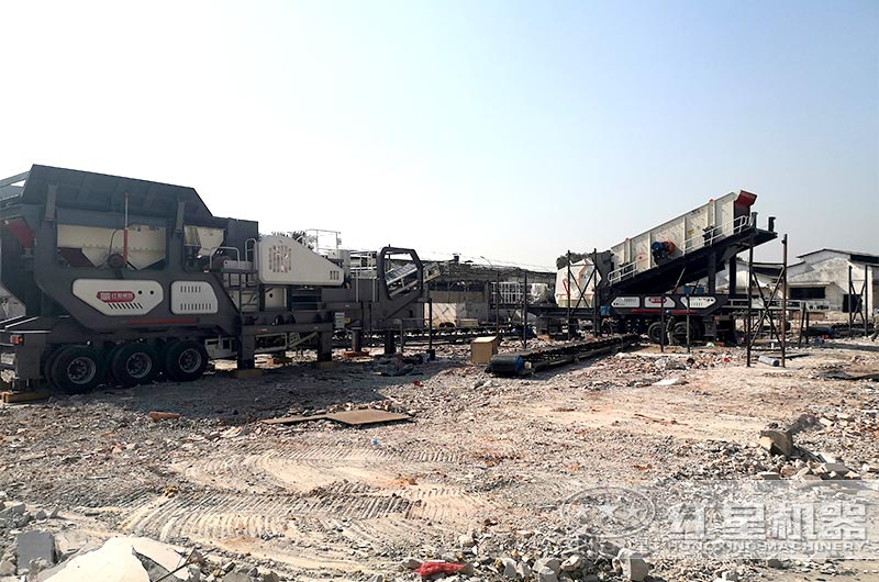 時產(chǎn)400噸移動顎式破碎機現(xiàn)場