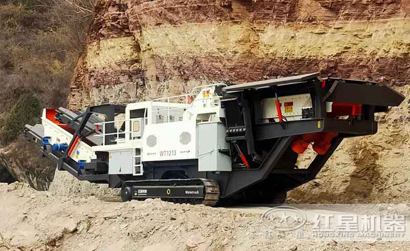 移動石頭粉碎機行走現(xiàn)場