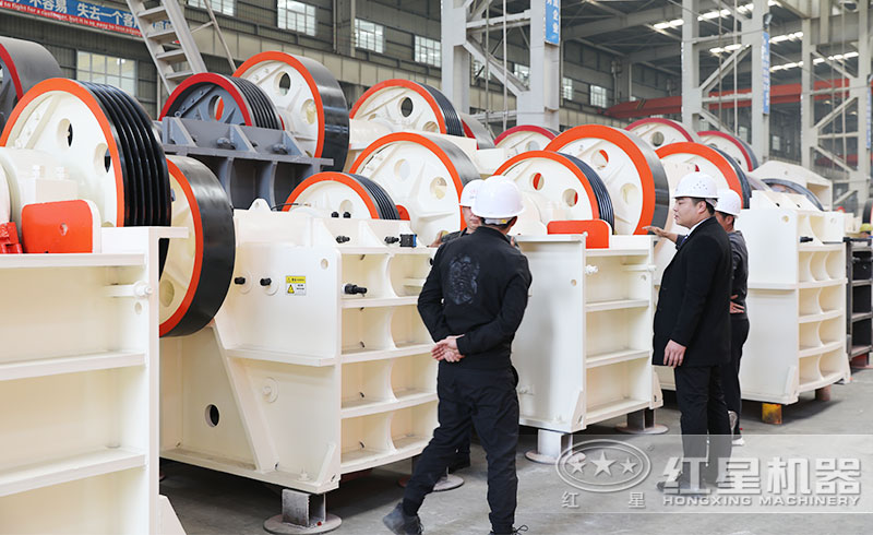 用戶考察顎式破碎機(jī) 用戶考察顎式破碎機(jī)