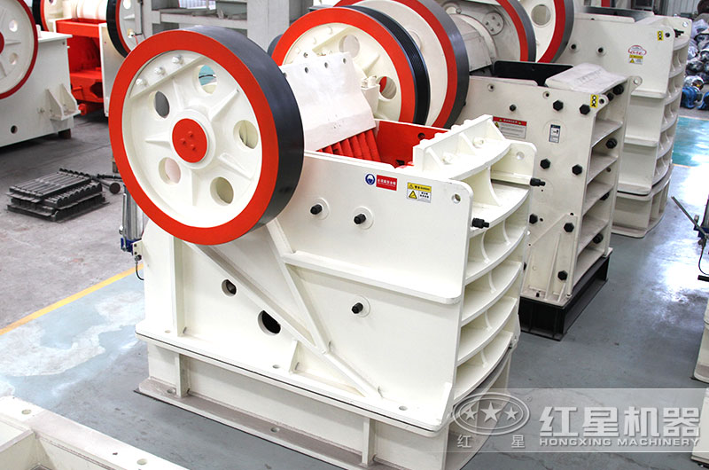 顎式破碎機(jī)圖片