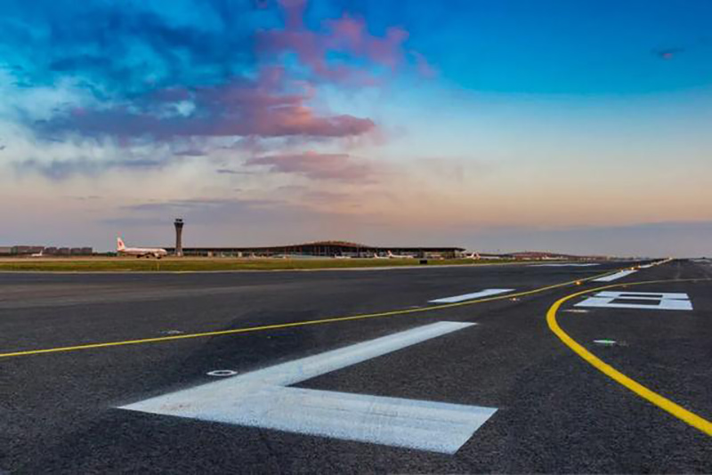 機(jī)場(chǎng)跑道