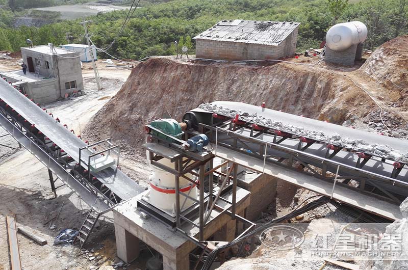 圓錐破碎機(jī)作業(yè)現(xiàn)場