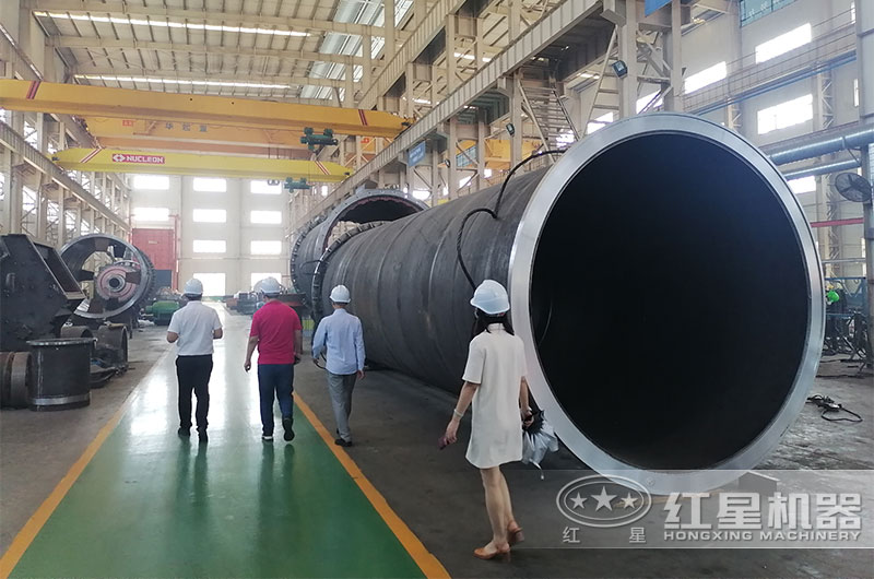 客戶來紅星球磨機(jī)廠家考察