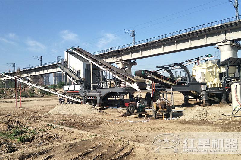 廢舊鐵路混凝土軌枕破碎現(xiàn)場