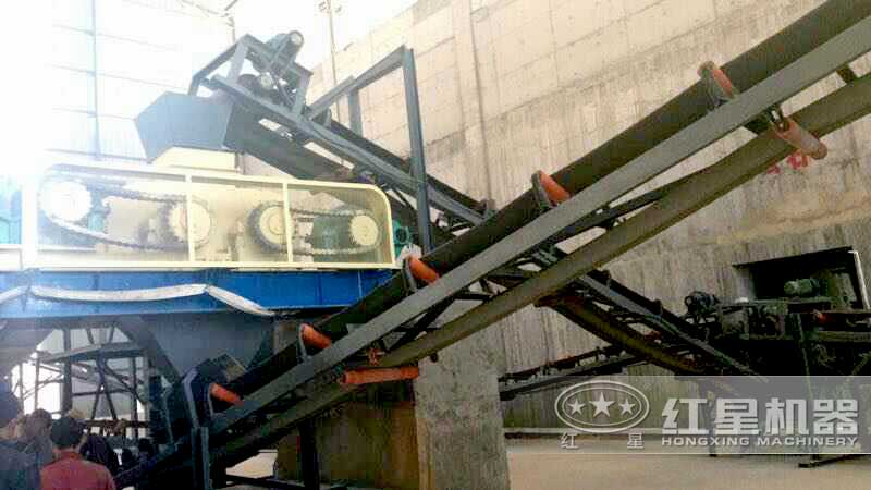 對(duì)輥破碎機(jī)現(xiàn)場(chǎng)實(shí)拍 對(duì)輥破碎機(jī)現(xiàn)場(chǎng)實(shí)拍