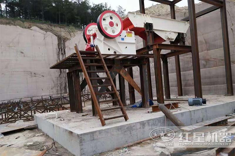 HD德版顎式破碎機現(xiàn)場