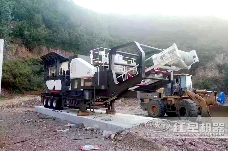 移動顎式破碎機現(xiàn)場實拍 移動顎式破碎機現(xiàn)場實拍