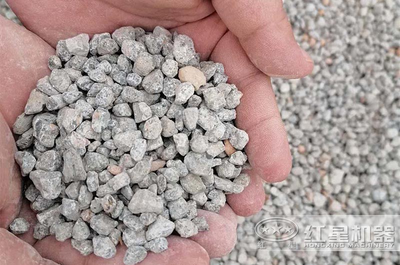 用機(jī)器打出來(lái)的骨料石子 用機(jī)器打出來(lái)的骨料石子