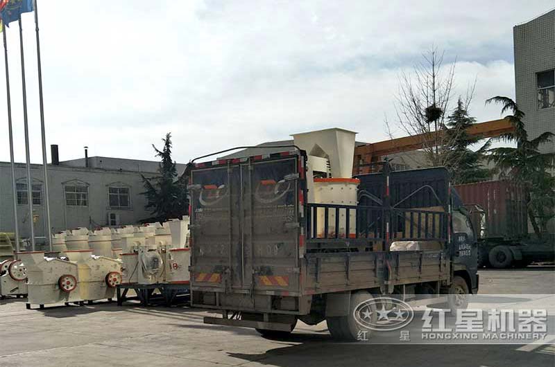 小型復合型破碎機發(fā)貨