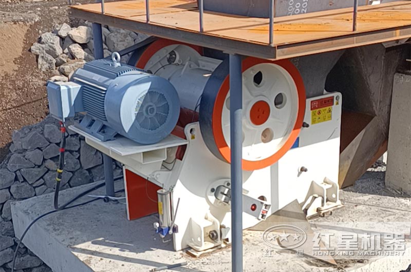 HDX德版連體顎式破碎機(jī)出料均勻，較節(jié)能