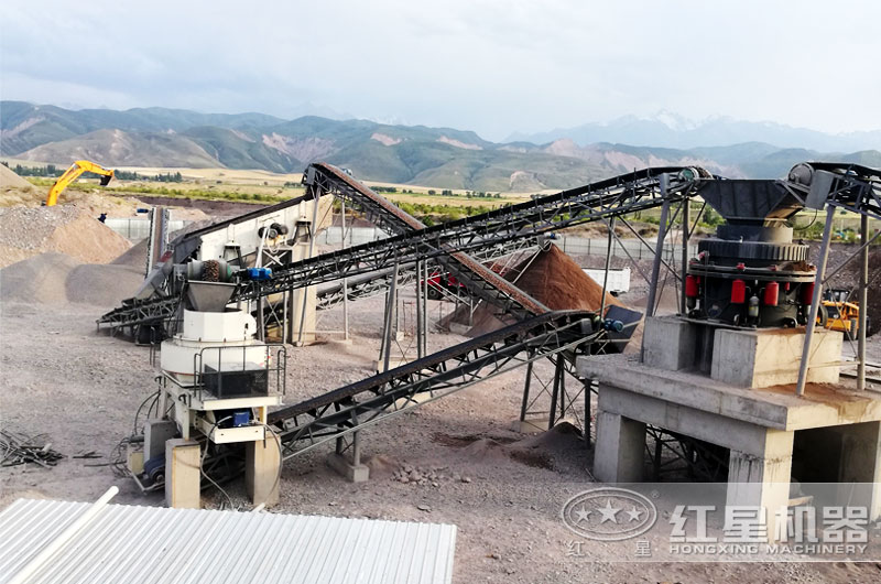 河卵石碎石制砂生產(chǎn)現(xiàn)場