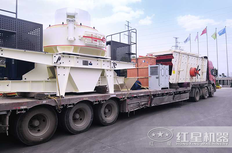 紅星整套碎石生產(chǎn)線設(shè)備裝車發(fā)貨現(xiàn)場