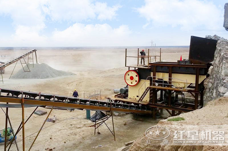 破碎現(xiàn)場使用的粗破顎破機(jī)