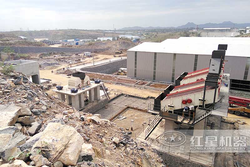 錘式破碎機現(xiàn)場