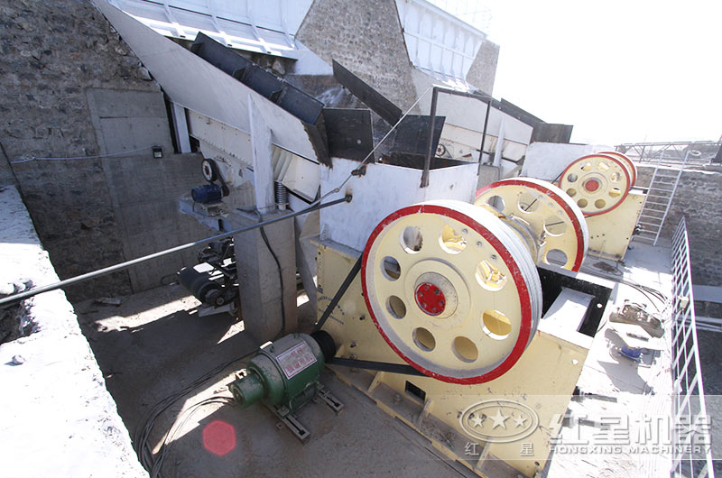 河北時產(chǎn)800噸砂石生產(chǎn)現(xiàn)場