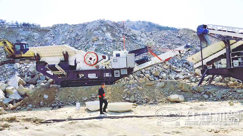 履帶移動(dòng)鄂式破碎機(jī)能破碎40公分物料