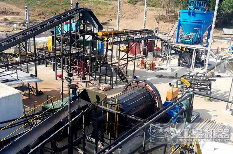 小型球磨機(jī)加工現(xiàn)場