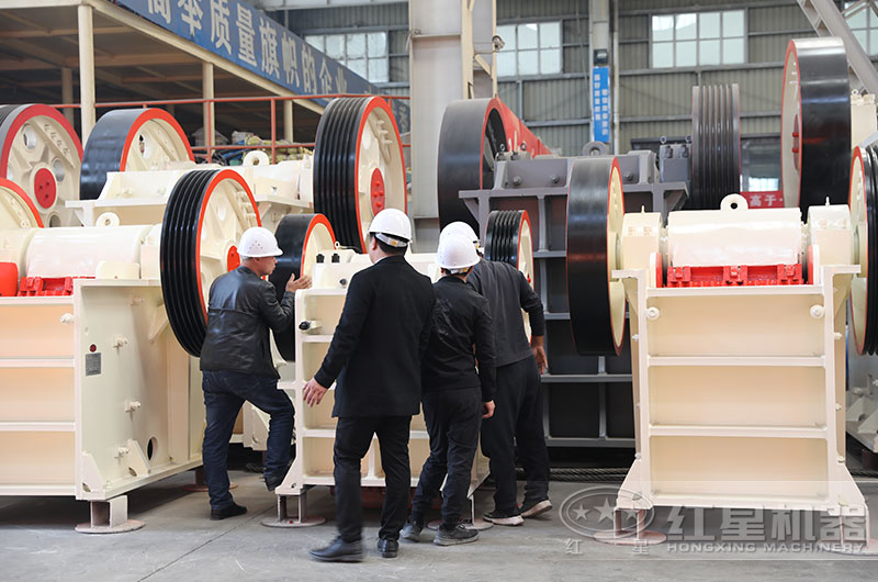 客戶考察小型顎破機(jī)