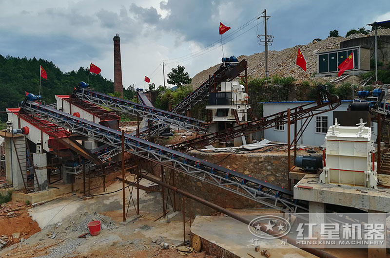 石灰石碎石加工客戶現(xiàn)場(chǎng)實(shí)拍