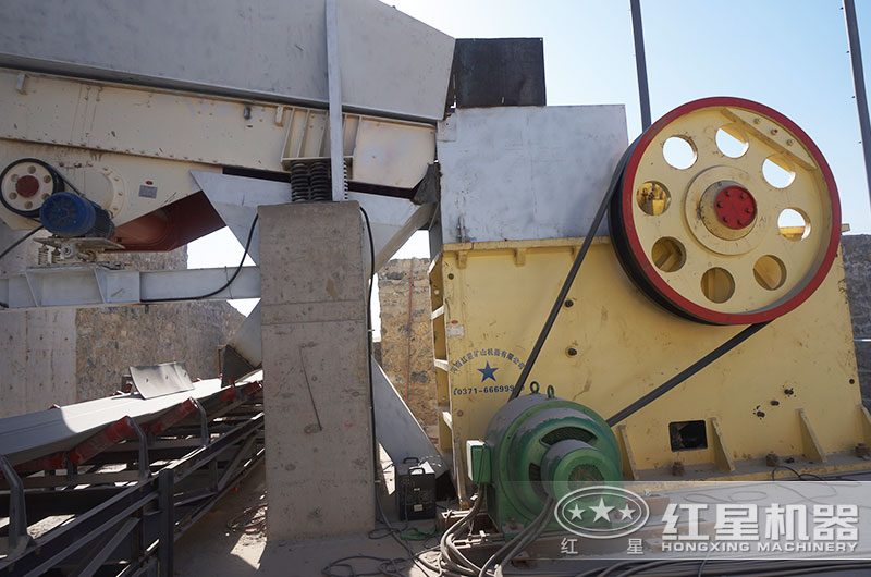 大型1215鄂破機(jī)作業(yè)現(xiàn)場(chǎng)實(shí)拍