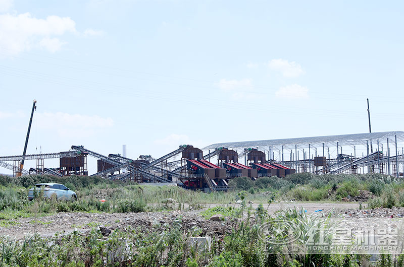 砂石骨料生產(chǎn)線現(xiàn)場安裝中