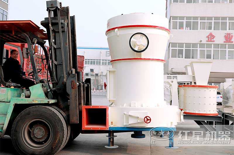 小型磨粉機發(fā)貨