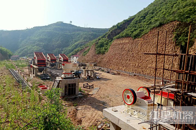 CJ歐版顎式破碎機(jī)地面作業(yè)案例現(xiàn)場(chǎng)