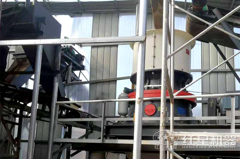 單缸圓錐破碎機(jī)現(xiàn)場