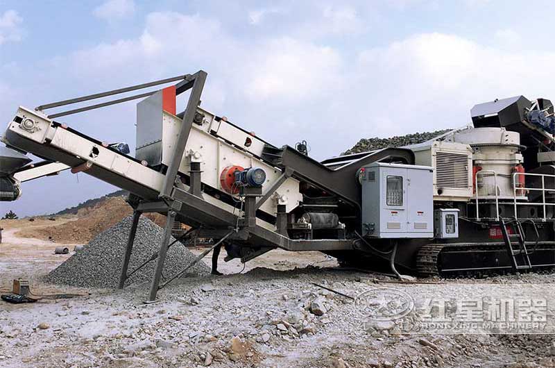 圓錐破履帶移動(dòng)破碎機(jī)現(xiàn)場(chǎng)