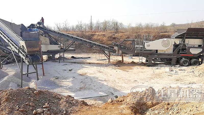 移動式珍珠巖制砂生產(chǎn)線現(xiàn)場 移動式珍珠巖制砂生產(chǎn)線現(xiàn)場