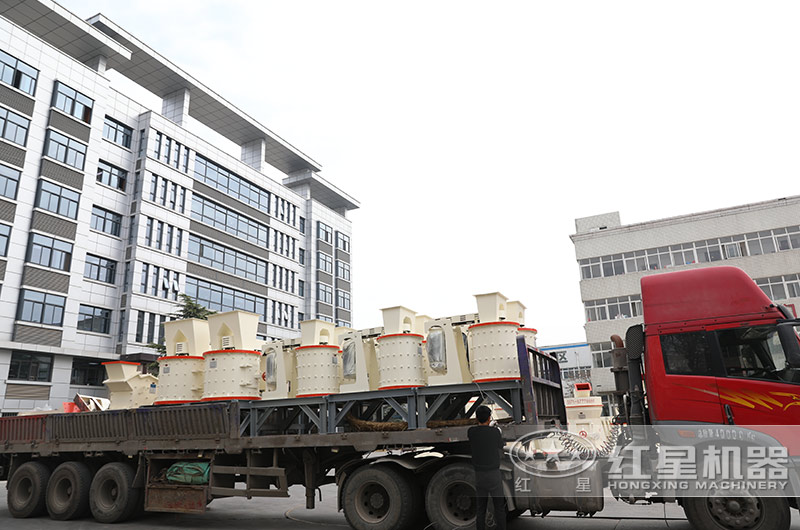 復(fù)合式制砂機(jī)生產(chǎn)現(xiàn)場 復(fù)合式制砂機(jī)生產(chǎn)現(xiàn)場