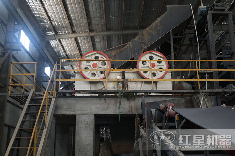 250x400破碎機聯(lián)機作業(yè)現(xiàn)場