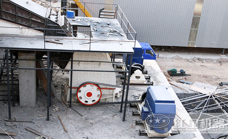 常用巖石粉碎錘式破碎機(jī)