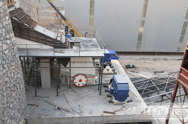 錘式制砂機(jī)客戶現(xiàn)場實(shí)拍