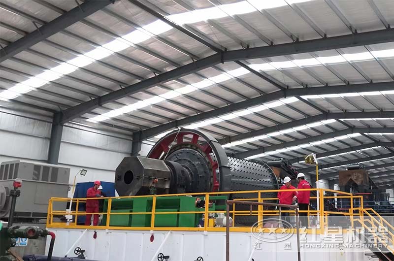 礦石研磨球磨機(jī)現(xiàn)場(chǎng) 礦石研磨球磨機(jī)現(xiàn)場(chǎng)