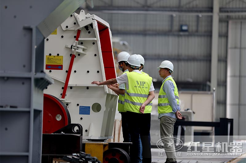 客戶來(lái)廠考察CI反擊破石機(jī)