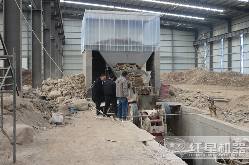 河南焦作一碎石場(chǎng)鄂破機(jī)作業(yè)現(xiàn)場(chǎng)