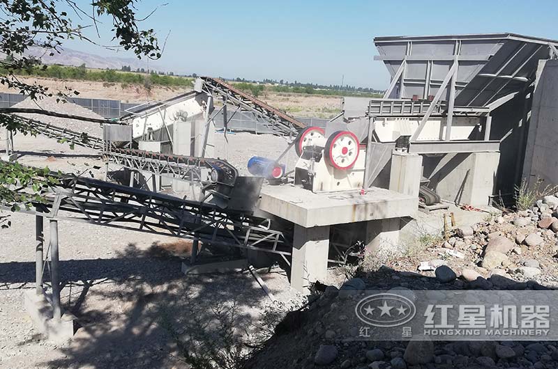 顎式破碎機(jī)生產(chǎn)現(xiàn)場實(shí)拍 顎式破碎機(jī)生產(chǎn)現(xiàn)場實(shí)拍