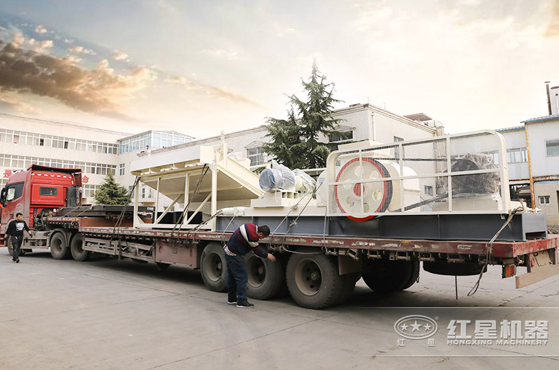 對輥破碎機發(fā)貨實拍