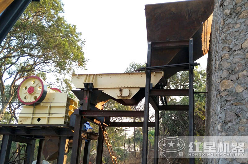 顎式粉碎機作業(yè)現(xiàn)場