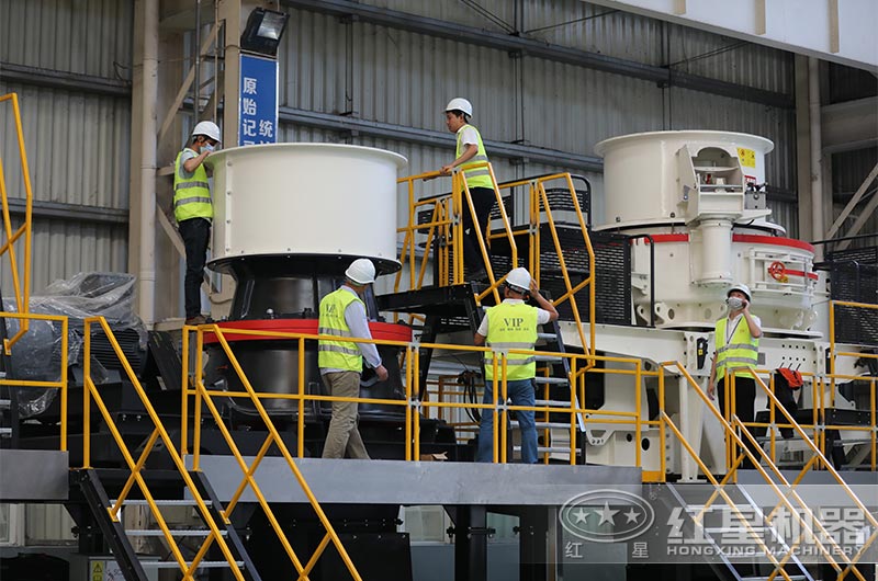 客戶來(lái)廠考察單缸圓錐破石機(jī)