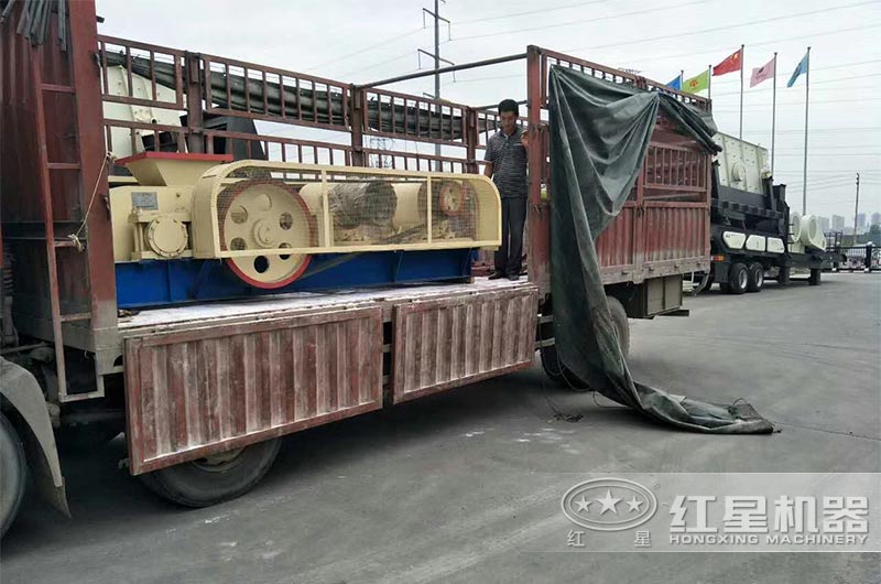 石英石對(duì)輥破碎機(jī)發(fā)貨 石英石對(duì)輥破碎機(jī)發(fā)貨