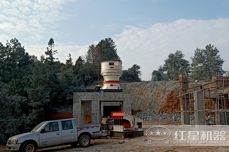 圓錐破碎機(jī)現(xiàn)場(chǎng)