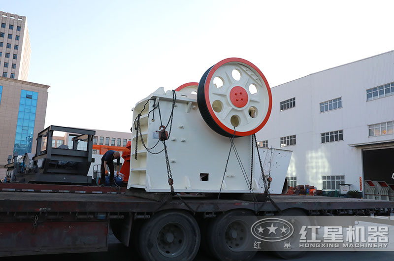 紅星912鄂破機(jī)裝車(chē)發(fā)貨現(xiàn)場(chǎng)
