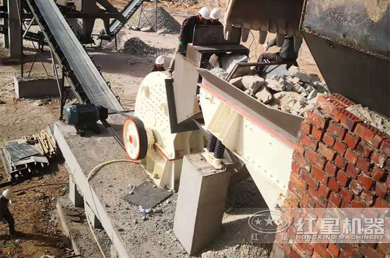 1610重錘式破碎機現(xiàn)場 1610重錘式破碎機現(xiàn)場