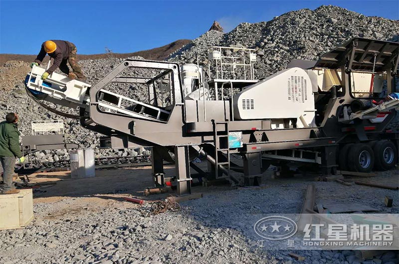 移動煤炭破碎機生產(chǎn)現(xiàn)場 移動煤炭破碎機生產(chǎn)現(xiàn)場