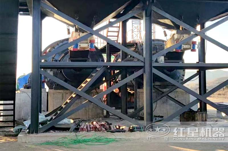 球磨機(jī)現(xiàn)場實(shí)拍